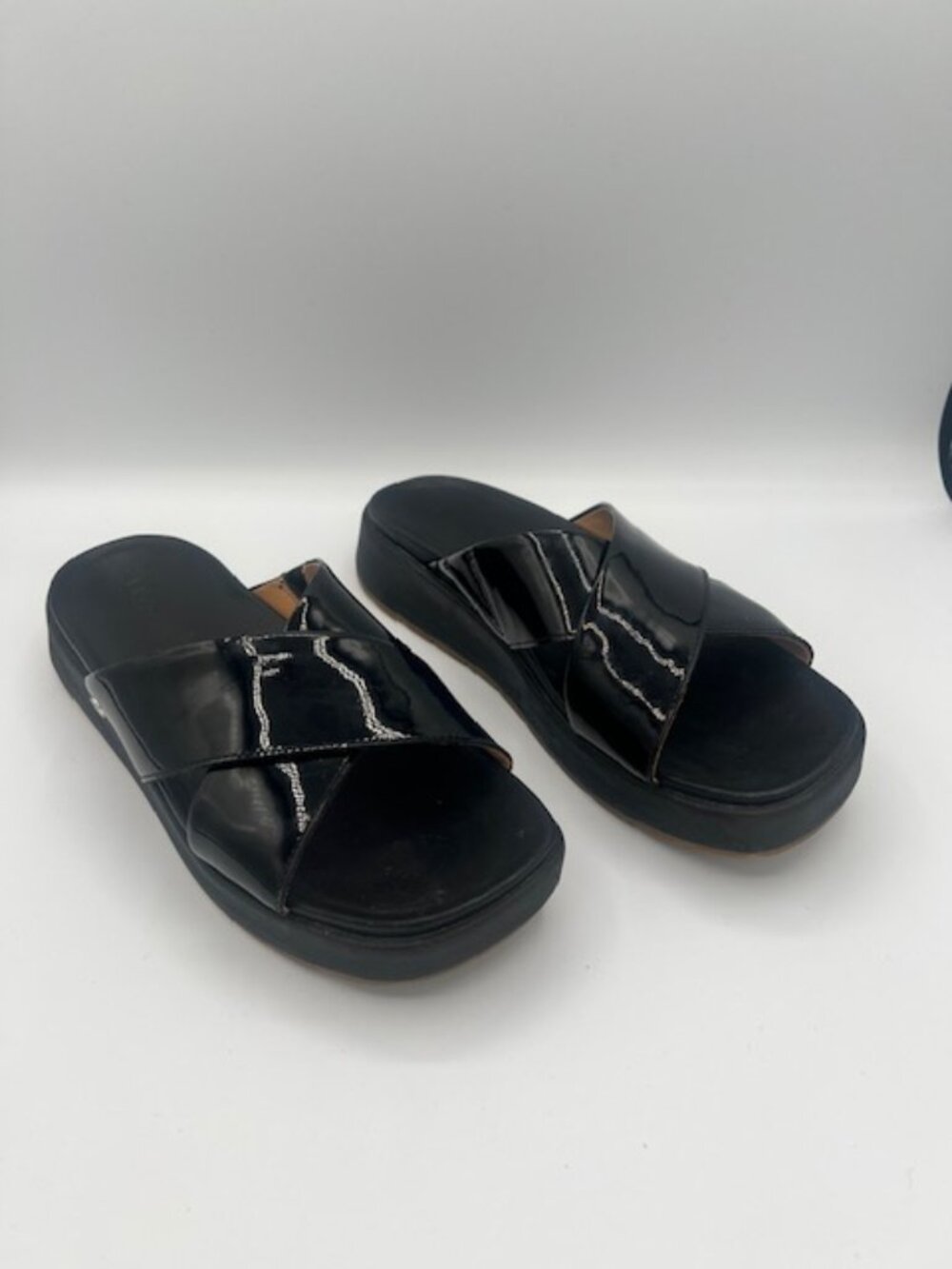 UGG Emily Black Patent Leather Crisscross Platform Slides 8.5